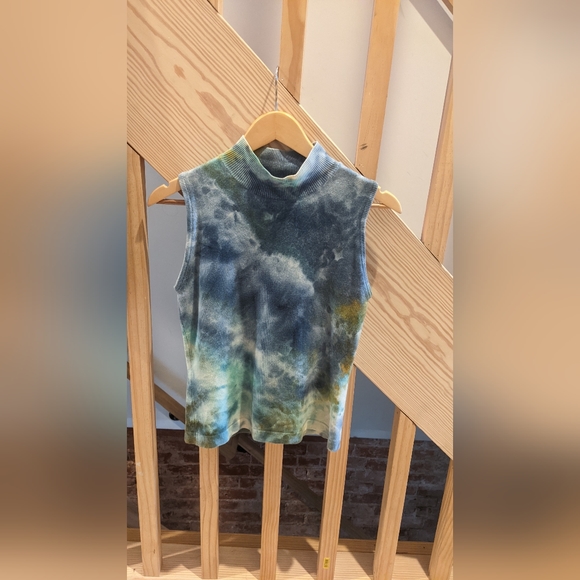 Neiman Marcus sleeveless cashmere sweater - Picture 3 of 3